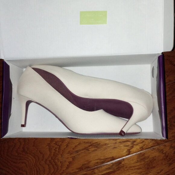 Gloria Vanderbilt Women's Size 11 Natural Marilyn Pumps NWT - Picture 3 of 5